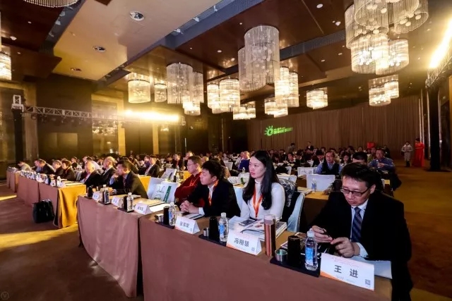 “2017中國好光伏”品牌榜——華為榮登居戶用、扶貧、領跑者和組串逆變器等多項榜單之首 “2017中國好光伏”品牌榜——華為榮登居戶用、扶貧、領跑者和組串逆變器等多項榜單之首